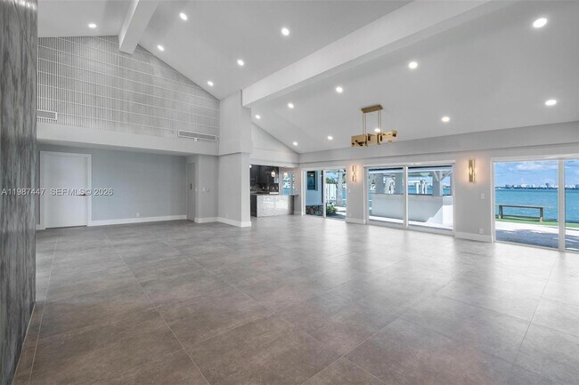 Building Photo - 1365 Bay Terrace