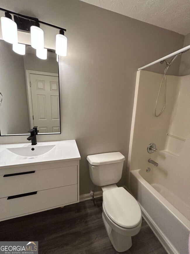 Building Photo - 607 Pecan Knoll Dr