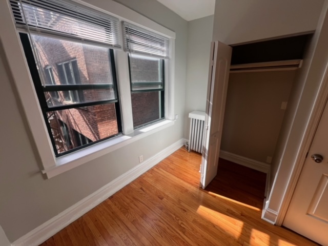 Building Photo - 3222 N Karlov Ave