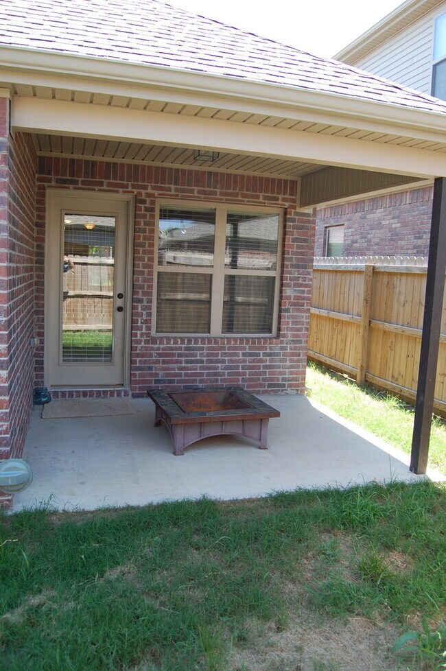 Building Photo - Adorable 3 Bedroom w/ Excellent Location!