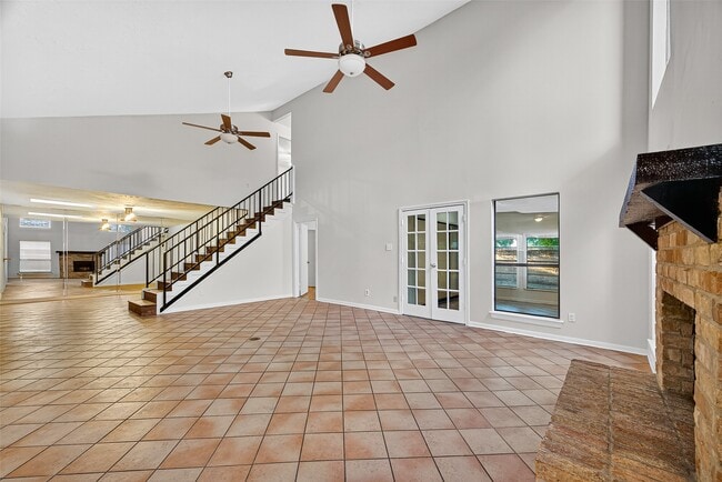 Building Photo - 812 Fleetwood Pl Dr