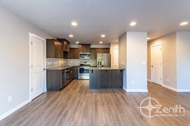 Building Photo - 7415 NE 136th Ave