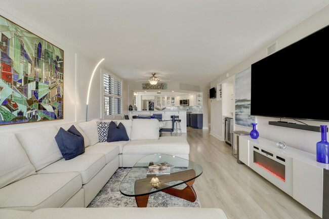 Building Photo - 515 Bay Colony Dr N