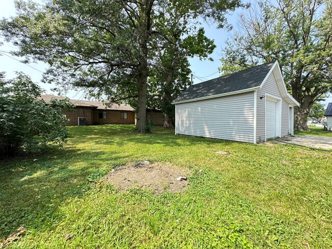 Building Photo - 4 Bedroom Remodeled Home in Chariton
