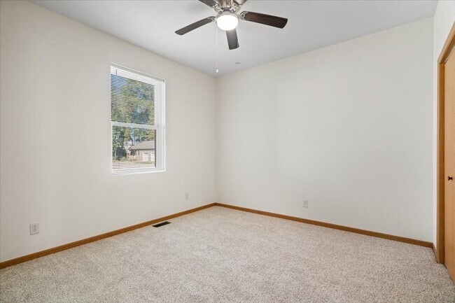 Building Photo - Seelyville Terrace