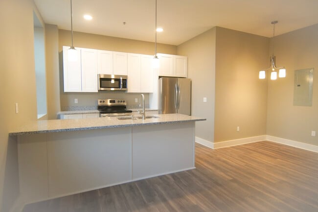 Building Photo - 34 US Oval