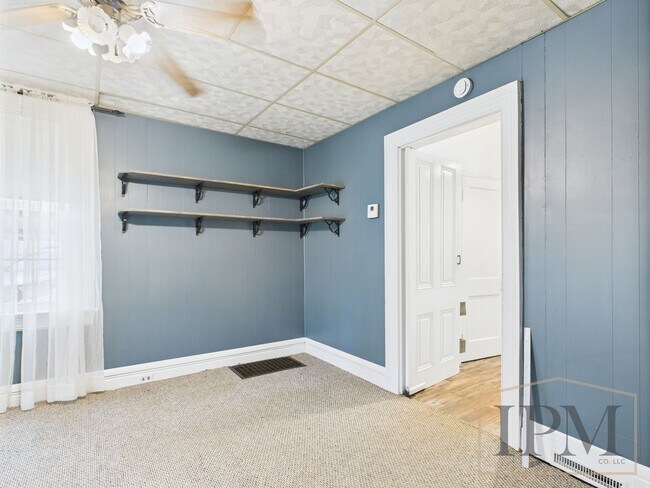 Building Photo - Available Now Beautiful 4 Bedroom Home with Garage, Central Air & Large Yard in York City.