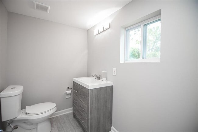Building Photo - 537 Trabert Ave NW