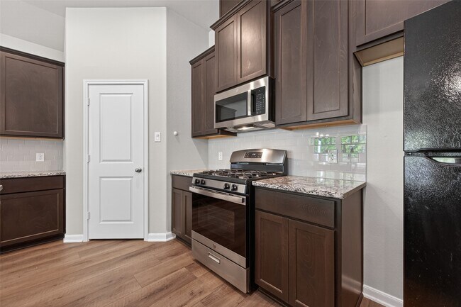 Building Photo - 2320 Cedar Pl Dr