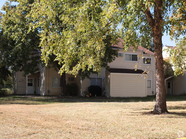 Building Photo - Maple Knoll