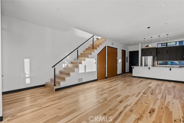 Building Photo - 922 W Clark Ave