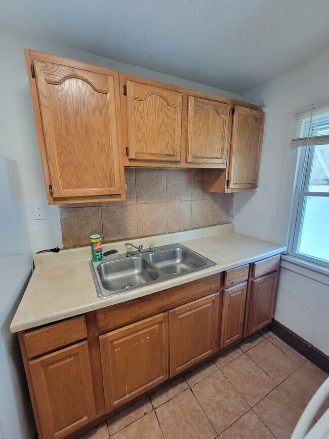 Building Photo - 1185 E 167th St