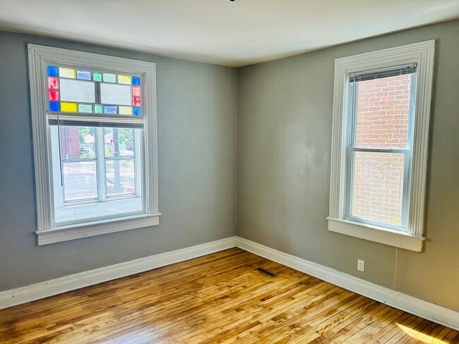 Building Photo - Section 8 Approved! - Great 3 Bedroom - 1 ...