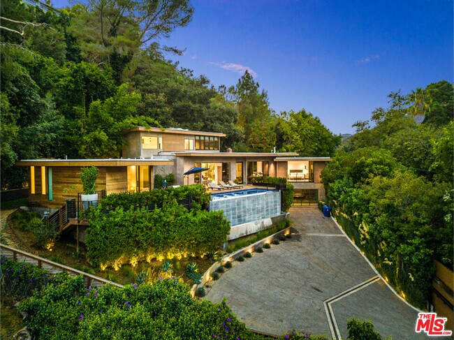 Building Photo - 727 N Beverly Glen Blvd