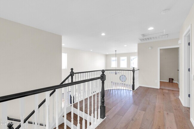 Building Photo - 2040 W Kathleen Rd