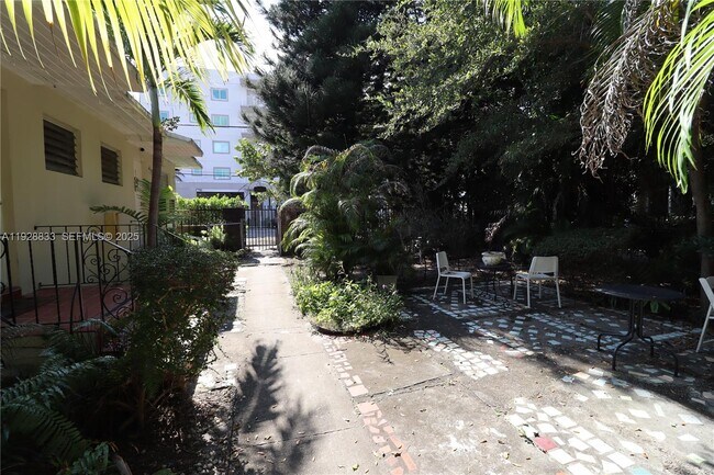 Building Photo - 777 NE 85th St