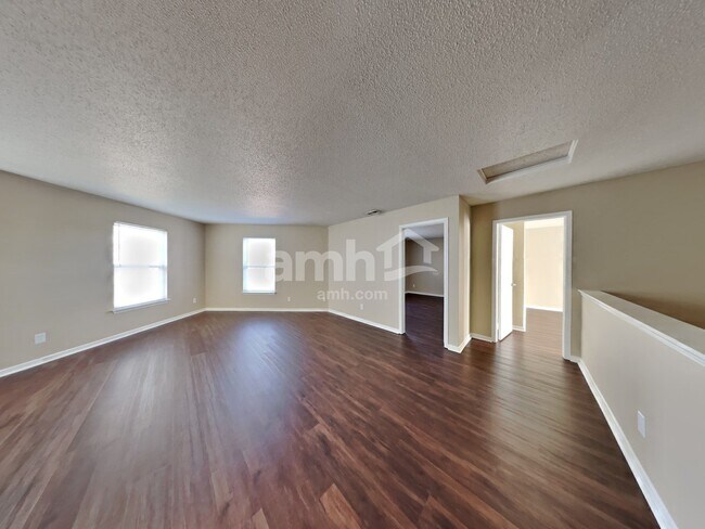 Building Photo - 10914 Cyrus Dr