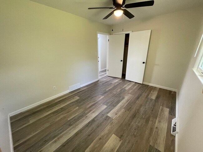 Building Photo - 2207 Clark Ln