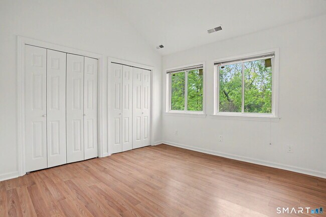 Building Photo - 49 Deer Run
