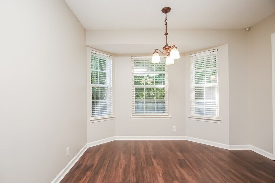 Building Photo - 7375 Ole Nottingham Dr