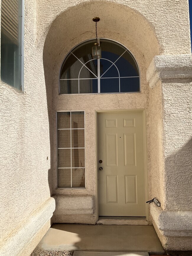 Building Photo - 5726 Roundrock Dr