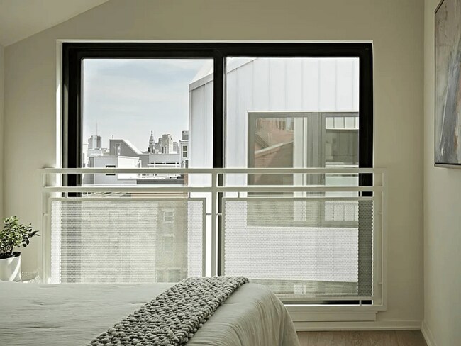 Building Photo - 2011 Cambridge St