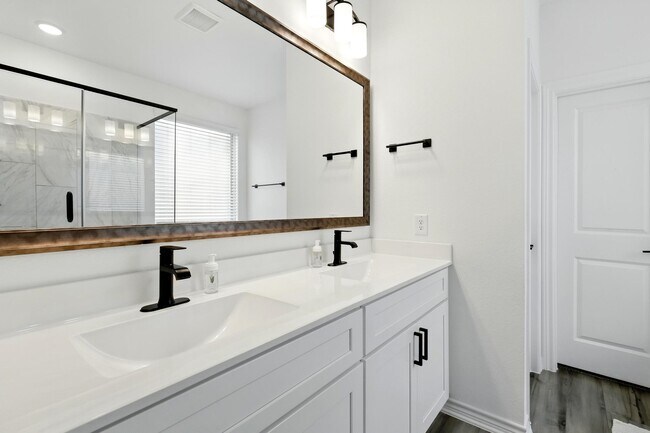 Building Photo - 15727 Rosemary Hl Ln