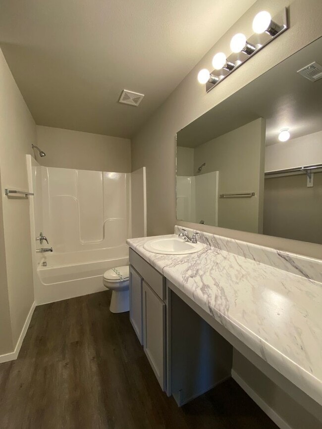 Building Photo - *Pre-leasing* Three Bedroom | Two Bathroom...