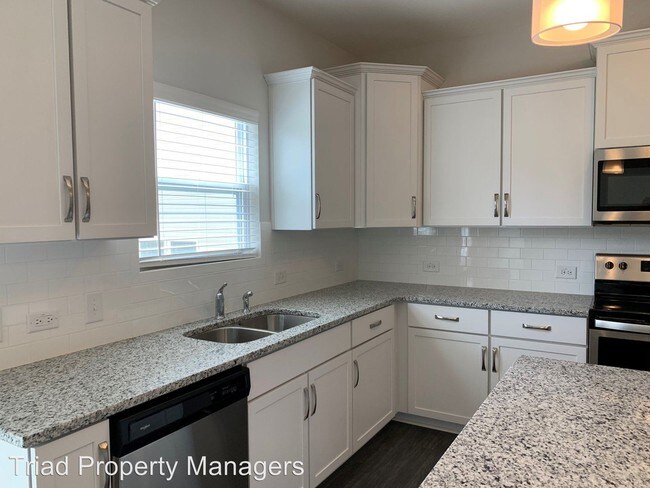 Building Photo - 3 br, 2.5 bath House - 106 Aden Place
