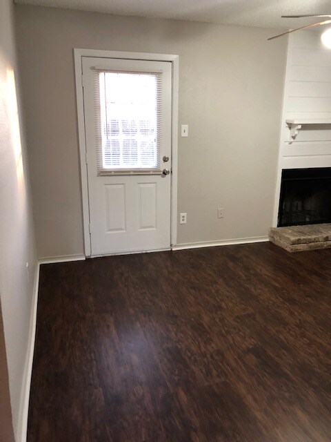 Building Photo - 909 NW Summercrest Blvd