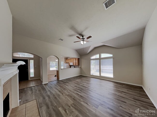 Building Photo - 706 Chase Point Cir