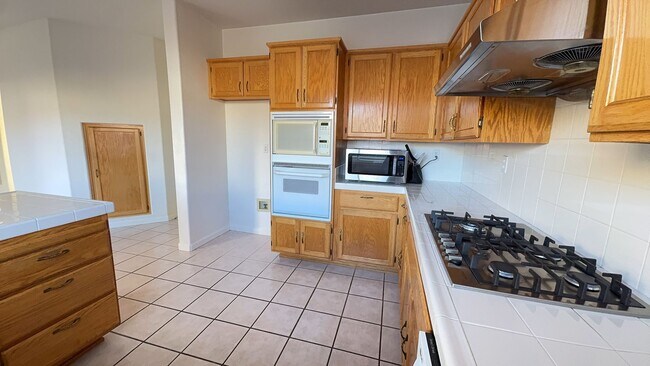 Building Photo - OPEN HOUSE SATURDAY 3/14/26 from 2:00-3:00pm