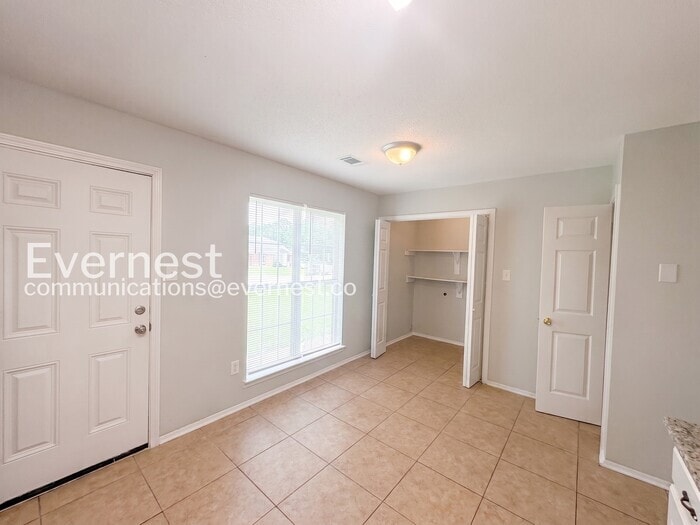 Building Photo - 6230 Somerset Dr