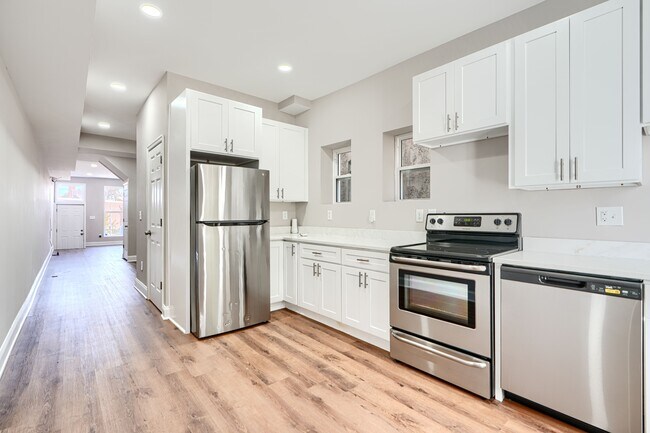 Building Photo - Homewood