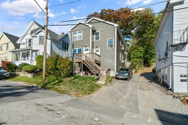 Building Photo - 3 1/2 Baltimore Street