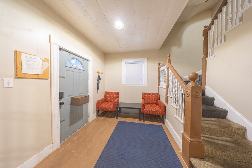 Building Photo - 31 Seattle St