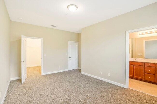 Building Photo - 9661 Sw Purple Martin Way