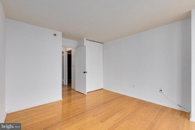 Building Photo - 2020 Walnut St