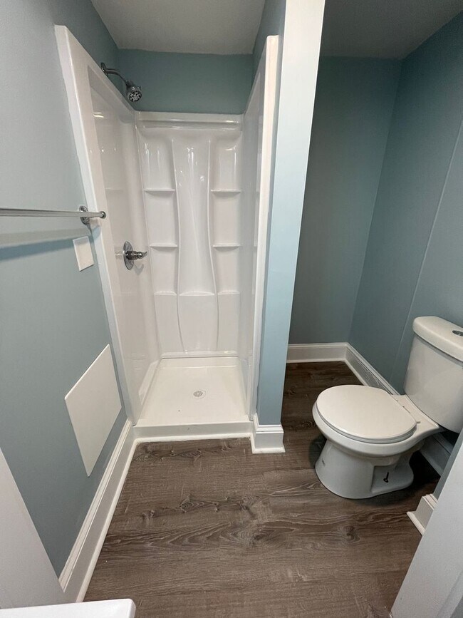 Building Photo - Gorgeous Studio, Second-floor! Apartment i...