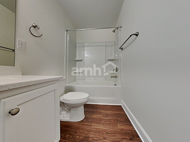 Building Photo - 156 Larragan Dr
