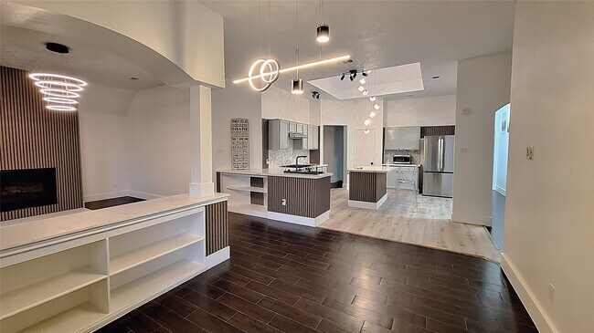 Building Photo - 17122 Canterbury Green Ct