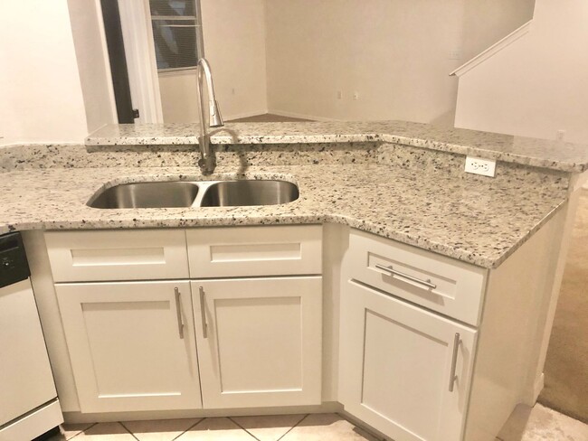 Building Photo - Maitland - 2 Bedroom, 2 Bathroom - $1,795.00