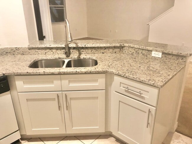Building Photo - Maitland - 2 Bedroom, 2 Bathroom - $1,845.00