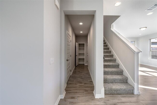 Building Photo - 104 Chalk Lake Cove