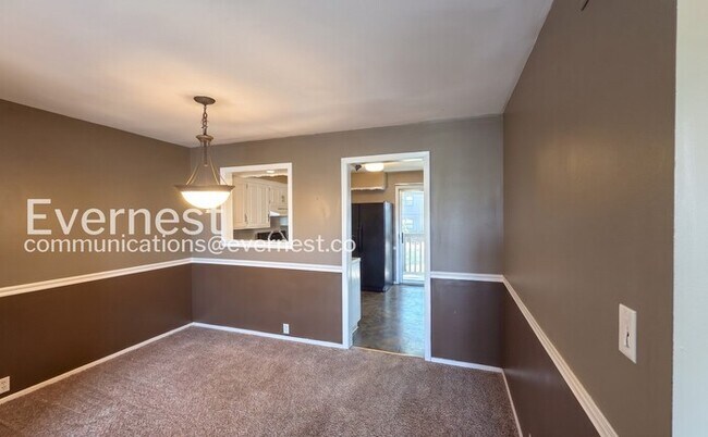 Building Photo - 452 W 104th St