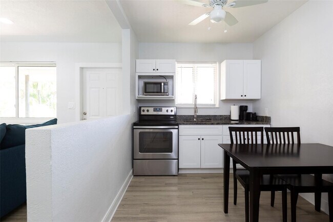 Building Photo - 3217 NE 9th St