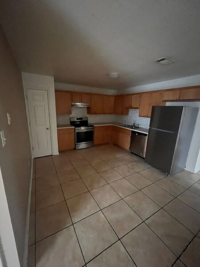 Building Photo - 3302 Alicante Ct