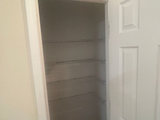 Building Photo - September 2nd - This 2 Bedroom 1 Bath Dupl...
