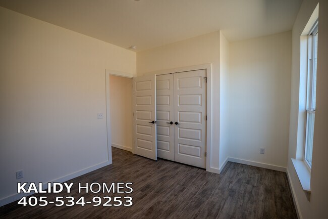 Building Photo - 2103 Kalidy Dr