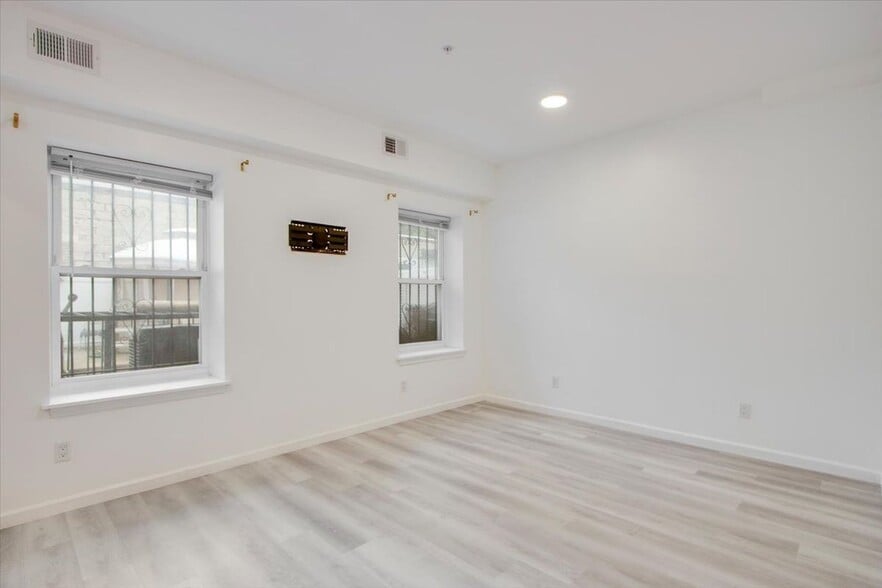 Building Photo - 500 S 18th St
